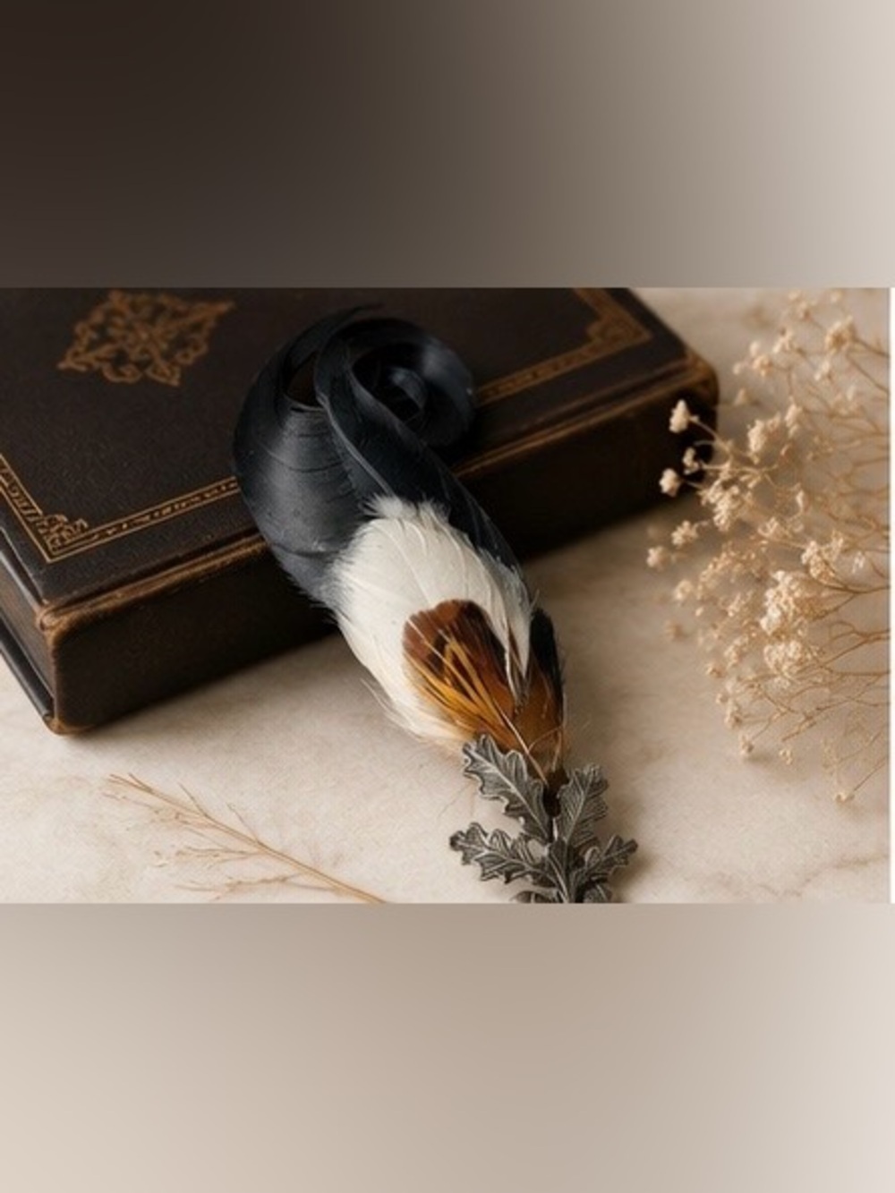 🪶German Gamsbart handcrafted hunting Real Feather Brooch w/ Pewter Oak Leaf pin🍂 - Picture 6 of 6
